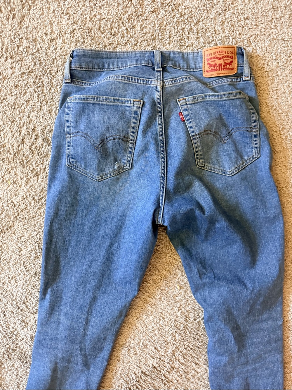 Levi's Light Blue Skinny Jeans with Subtle Distressing - Picture 2 of 3